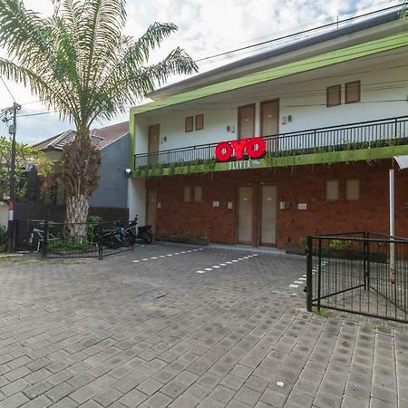 Oyo 697 Olivia Inn Denpasar Legian  Exterior photo